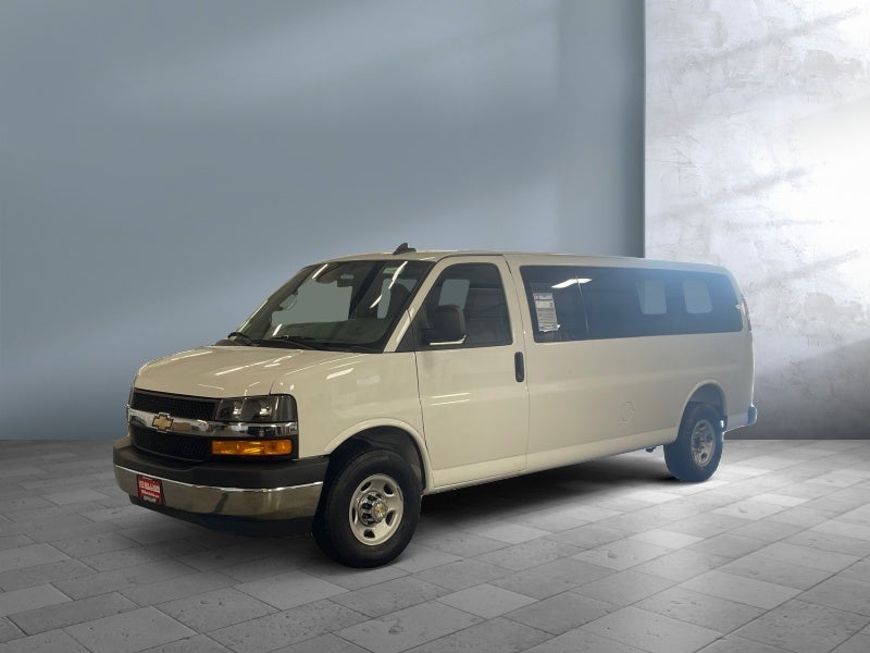 2025 Chevrolet Express 3500 LT Extended's photo