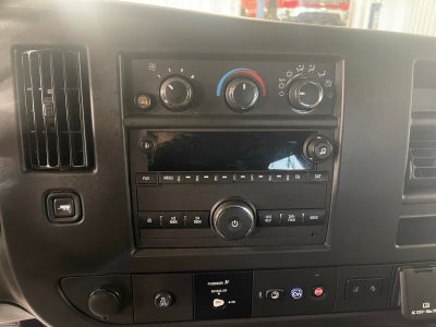 2025 Chevrolet Express Passenger 1LT