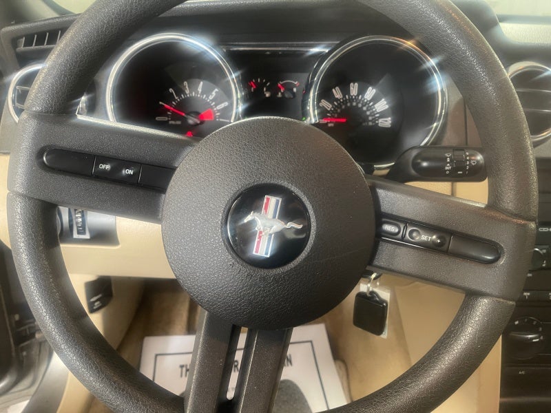 2005 Ford Mustang Deluxe