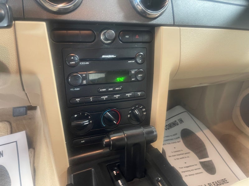 2005 Ford Mustang Deluxe