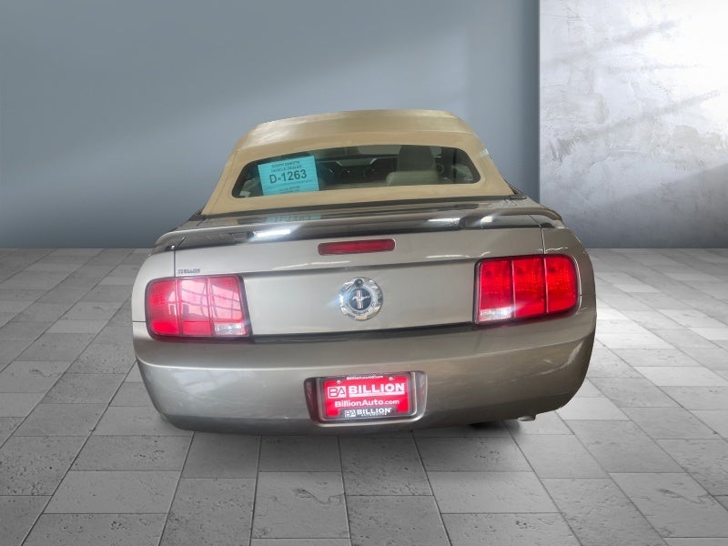 2005 Ford Mustang Deluxe