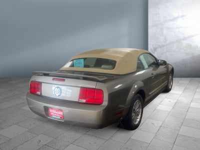 2005 Ford Mustang Deluxe