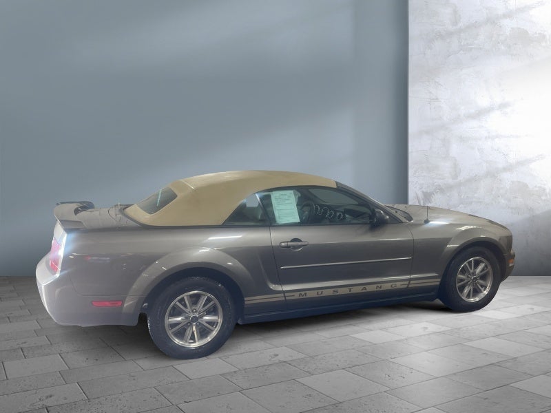 2005 Ford Mustang Deluxe
