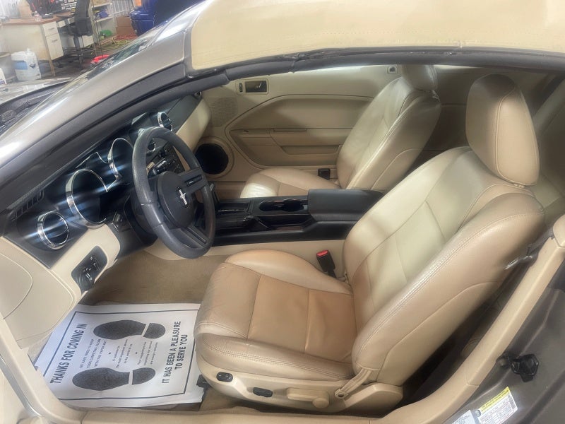 2005 Ford Mustang Deluxe