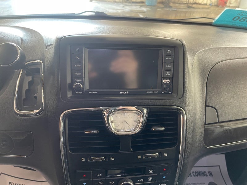 2016 Chrysler Town & Country Touring