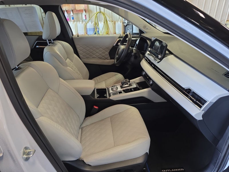 2024 Mitsubishi Outlander Plug-In Hybrid SEL